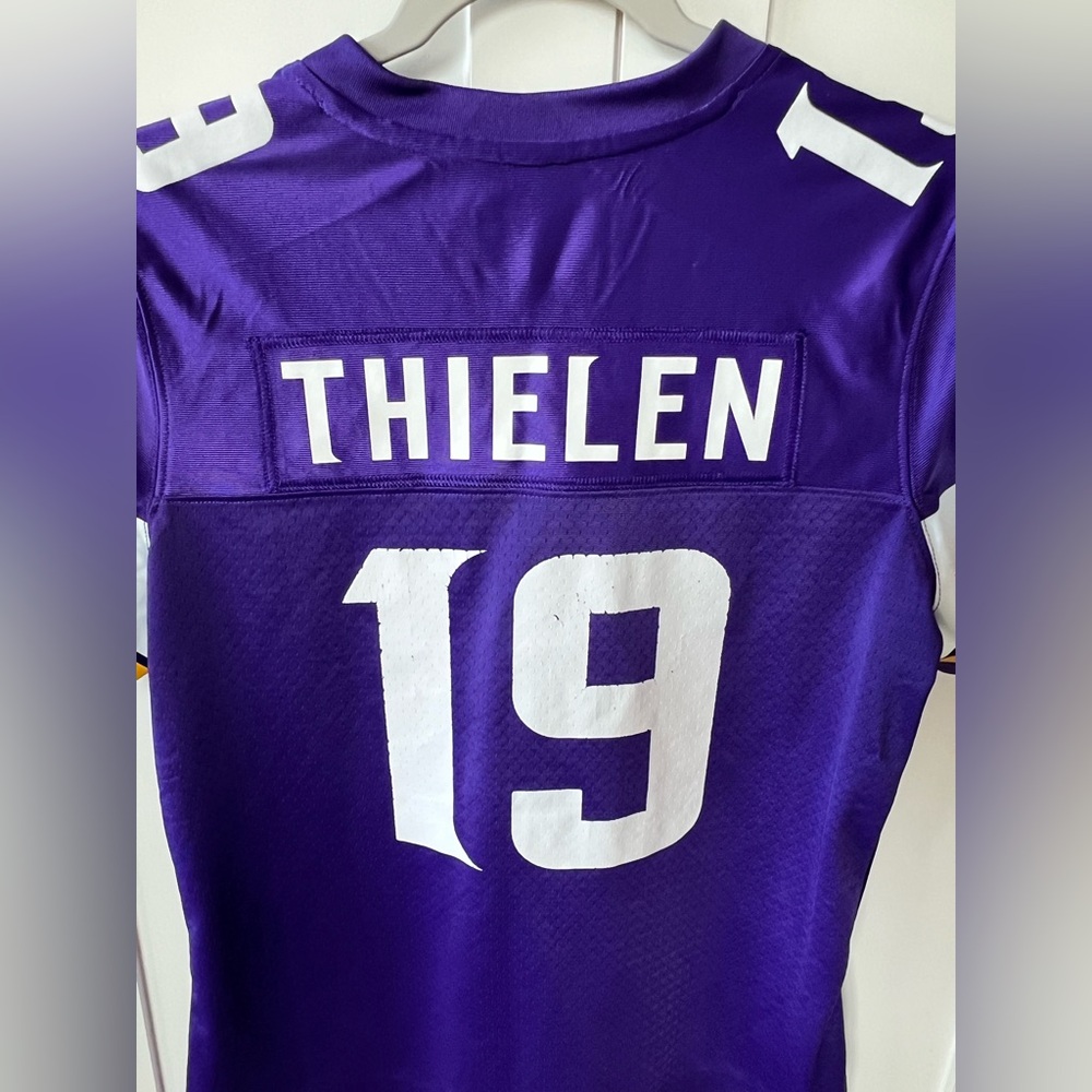 Youth medium Vikings jersey Adam Thielen - Picture 3 of 4